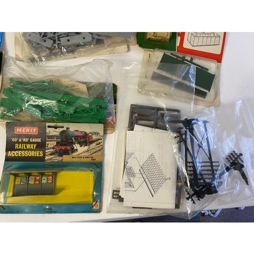 834 - Large selection of railway kit accessories including cottages, stalls, stages, bridges