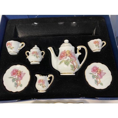 848 - A boxed Reutter Porzellan childs 10 piece 'flower fairies' miniature teaset