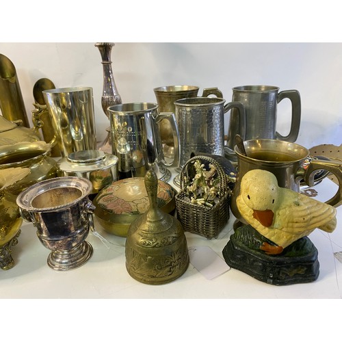 103 - Selection of assorted metalware.