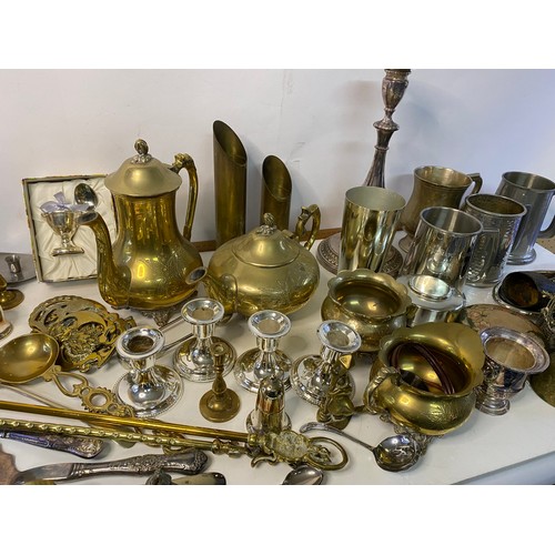 103 - Selection of assorted metalware.