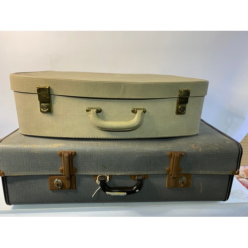 107 - 4 x vintage suitcases.