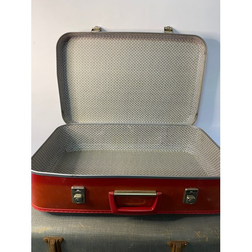 107 - 4 x vintage suitcases.