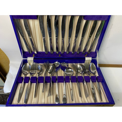 116 - Quantity of vintage cutlery mostly boxed and cased sets.