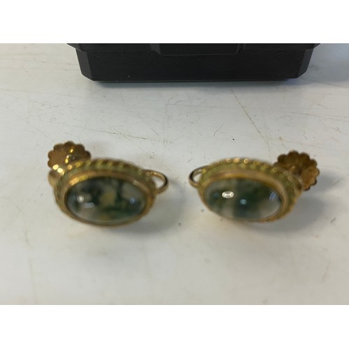 129 - Pair of vintage 9ct gold and moss agate screw back ear-rings 2.8g