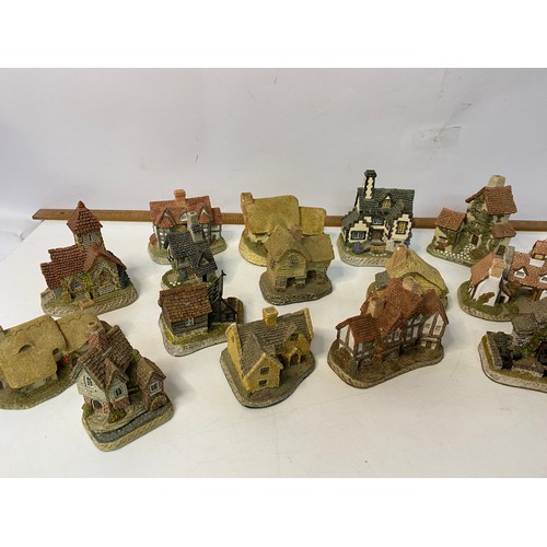 163 - Collection of 21 x David Winter cottages and houses.