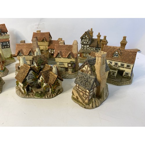 165 - Collection of 13 x David Winter town and market buildings and taverns.