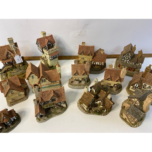 165 - Collection of 13 x David Winter town and market buildings and taverns.