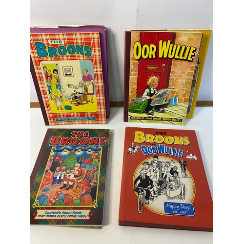 19 - Collection of Oor Willie annuals