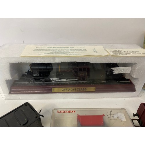 20 - Collection of model railway engines, carriages and others.