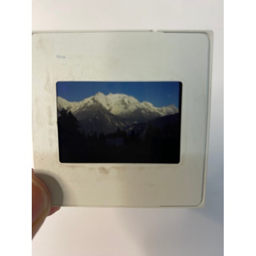 25 - Large collection of vintage 35mm slides.