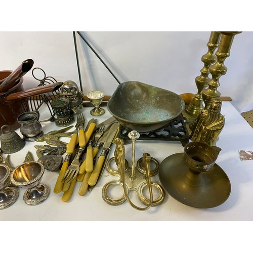 28 - Tray of Brass and Metalware