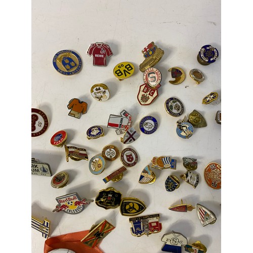 42 - Selection of vintage football pin badges.