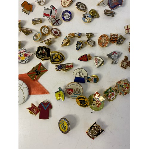 42 - Selection of vintage football pin badges.