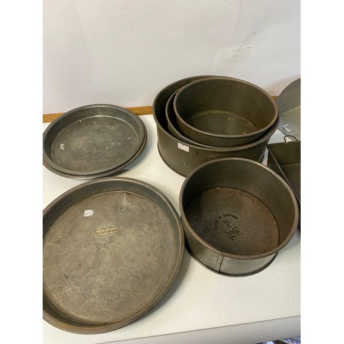 79 - Box of vintage kitchenalia including Tala, Skyline, Ovenex