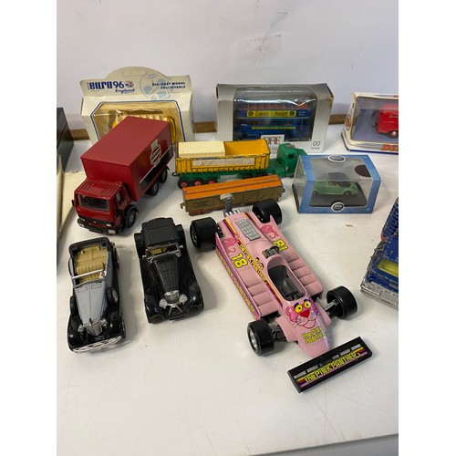 83 - Box of diecast models from Corgi, Dinky, Lledo, Matchbox, Lasnoy Zebra Toys.