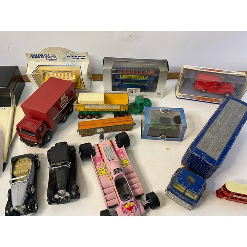 83 - Box of diecast models from Corgi, Dinky, Lledo, Matchbox, Lasnoy Zebra Toys.