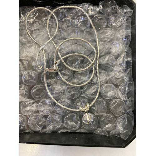 327 - Selection of 925 silver jewellery