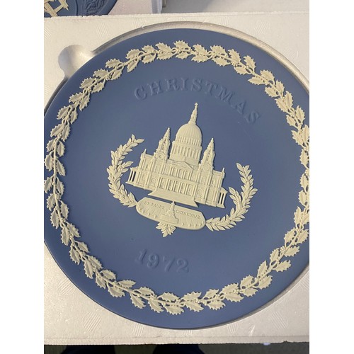 336 - 2 x Wedgwood Christmas plates from 1972 and 1978 and a 10th year anniversary 1969-1978 plate. All in... 