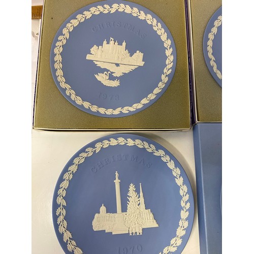 337 - Selection of 8 x Wedgwood Christmas plates from the 1960's and 1970's, mostly boxed