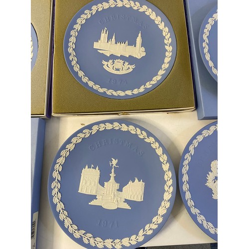 337 - Selection of 8 x Wedgwood Christmas plates from the 1960's and 1970's, mostly boxed