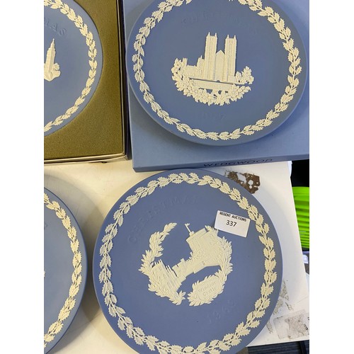 337 - Selection of 8 x Wedgwood Christmas plates from the 1960's and 1970's, mostly boxed