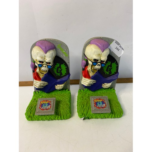 344 - 1996 Goosebumps Curly the Skeleton grave bookends