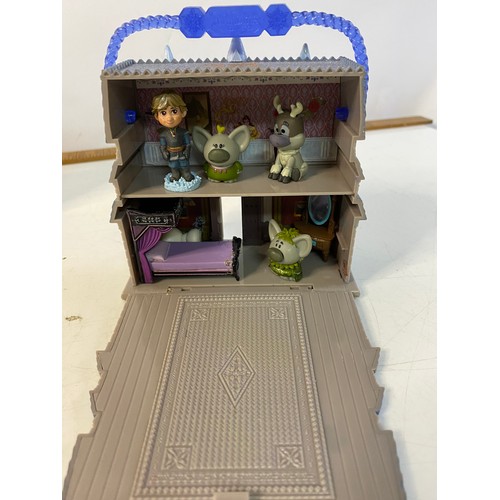 346 - 2 x Disney Collection 'Little Mermaid' micro playset and 2 x 'Frozen' castle with some figures