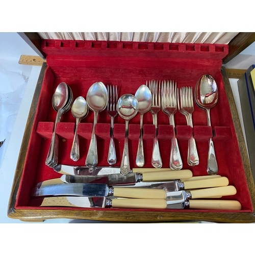 116 - Quantity of vintage cutlery mostly boxed and cased sets.