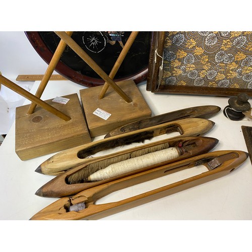 496 - Selection of assorted wooden items including shuttles, tray, etc