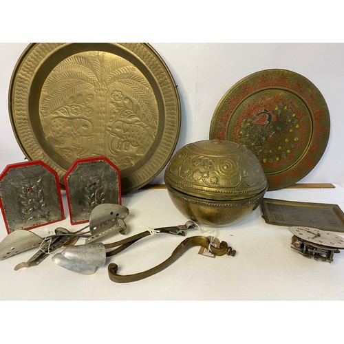 494 - Selection of metalware and curios.