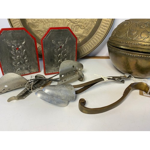 494 - Selection of metalware and curios.