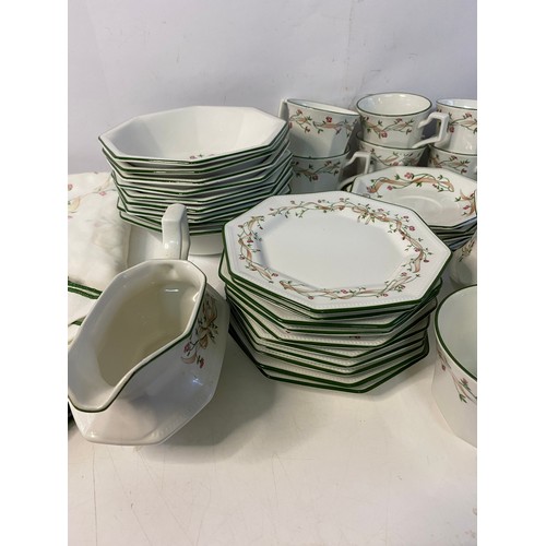 608 - 44 piece Johnson Bros Eternal Beau dinnerware