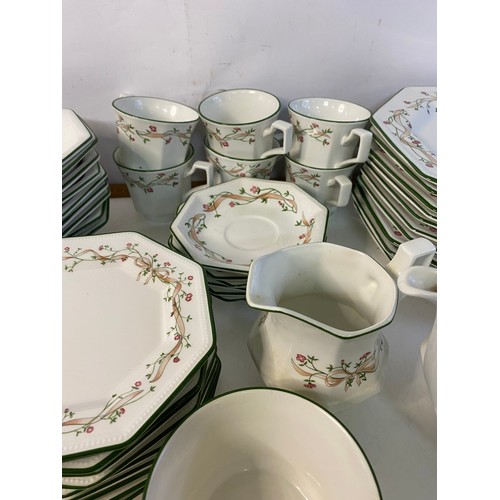 608 - 44 piece Johnson Bros Eternal Beau dinnerware