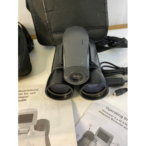 611 - Box of assorted binoculars, vintage and modern including Simmons Captureview.