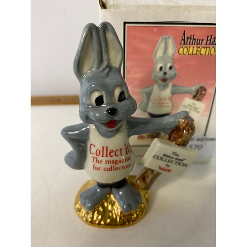 570 - Wade Arthur Hare in box, 11.5cms