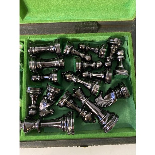 543 - Chess set in good condition.