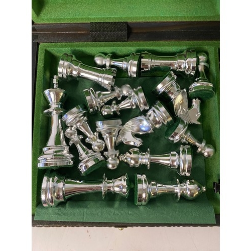 543 - Chess set in good condition.