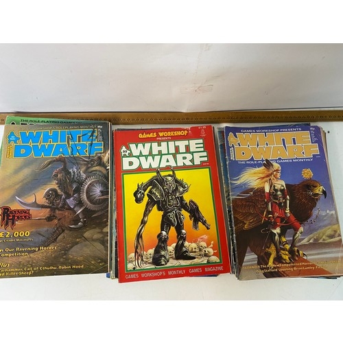 571 - Collection of vintage White Dwarf gaming magazines