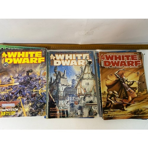 571 - Collection of vintage White Dwarf gaming magazines