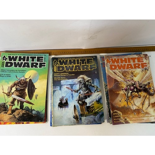 571 - Collection of vintage White Dwarf gaming magazines