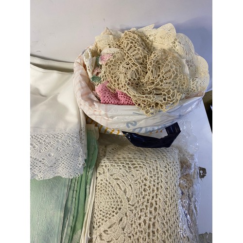 111 - Box of vintage linens, tablecloths and doilies