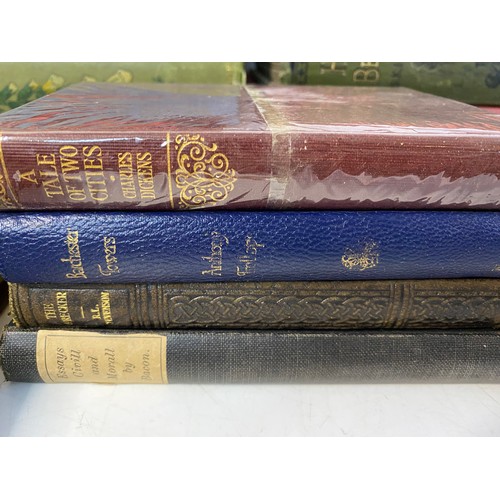 113 - Selection of antiquarian and collectable books.