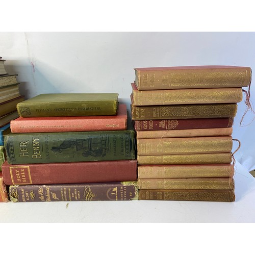 113 - Selection of antiquarian and collectable books.