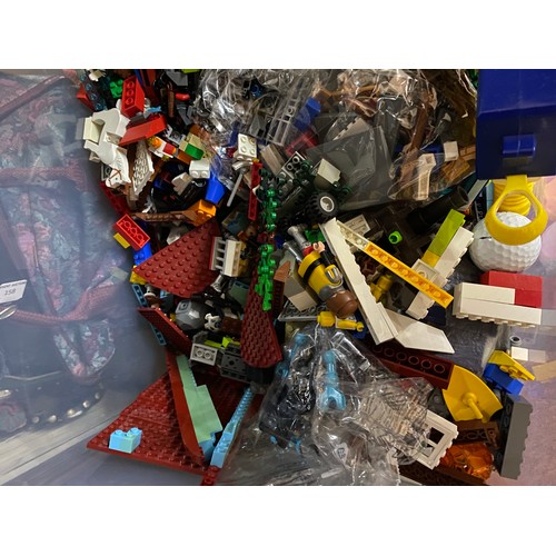 144 - Quantity of mixed Lego weighing approximately 14kg