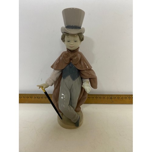 213 - 2 Lladro figures no 6122 