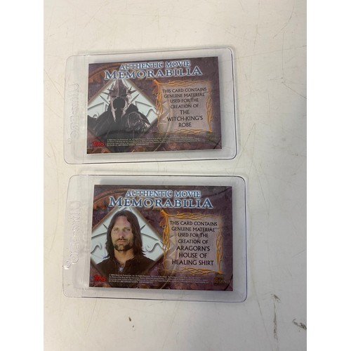 421 - Topps The Lord of the Rings, 2 authentic movie memorabilia costume cards from the Topps Trilogy Chro... 