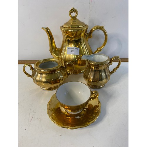 432 - Bareuther Bavarian coffee set comprising 6 x cups and saucers, coffee pot, milk and sugar bowl. Slig... 