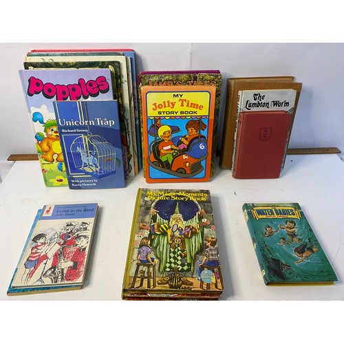 224 - Box of vintage childrens books including annuals, Enid Blyton and more.