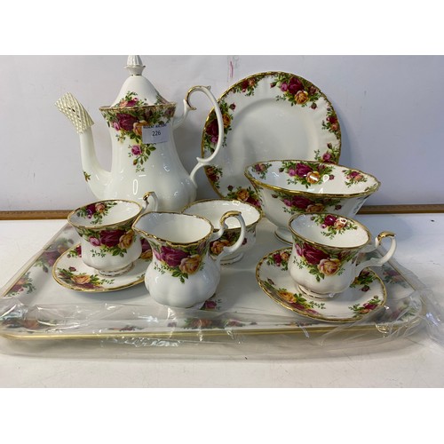 226 - 18 piece Royal Albert Old Country Roses china plus a melamine tray.