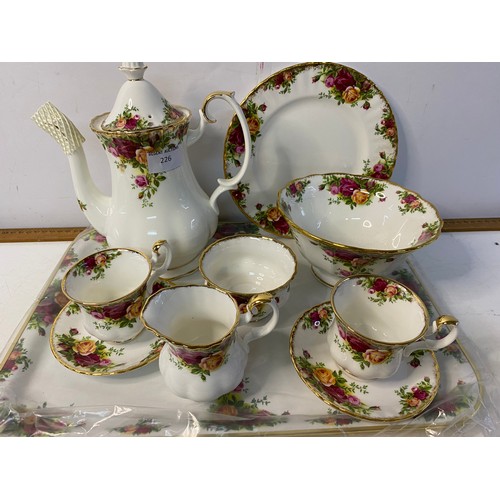 226 - 18 piece Royal Albert Old Country Roses china plus a melamine tray.